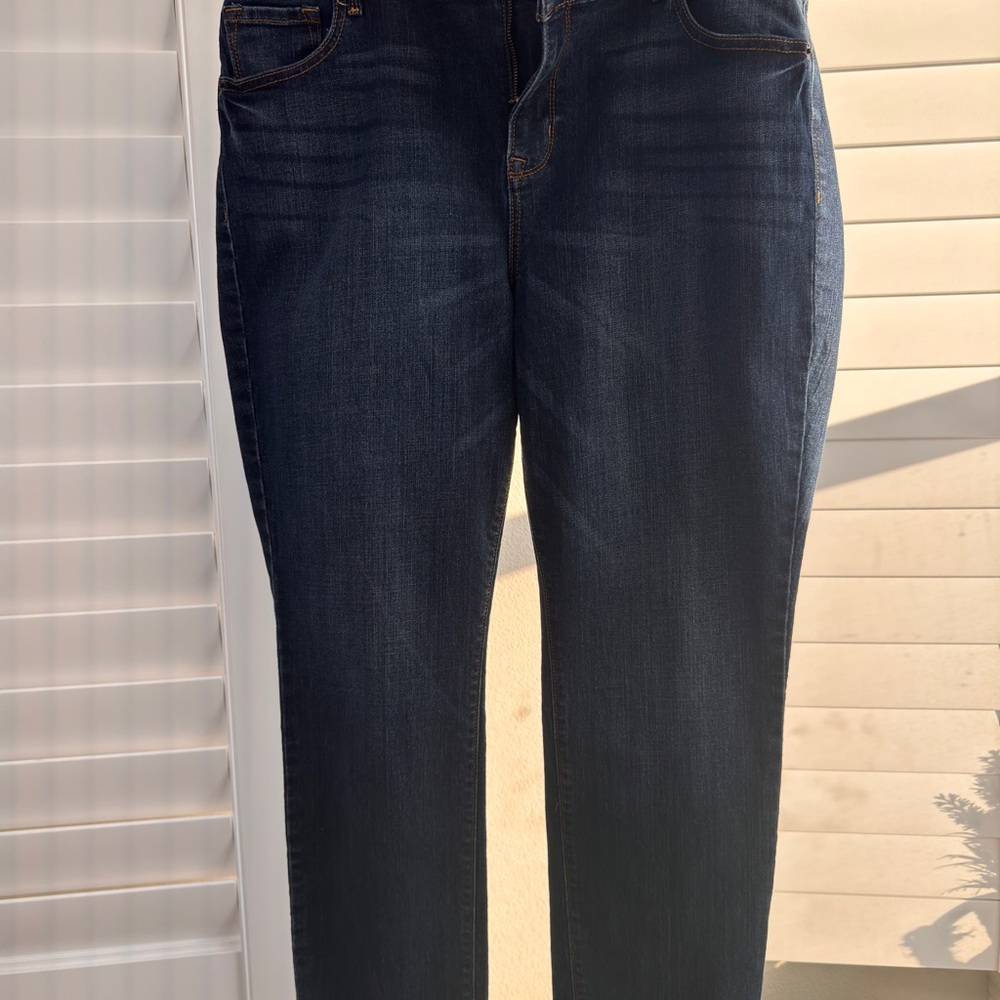 Old Navy curvy Straight Short. Size 14